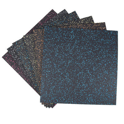 Buen precio Alfombras de suelo de gimnasio de interior ligeras y azulejos de suelo de caucho de gimnasio verde 1000mm*1000mm en línea